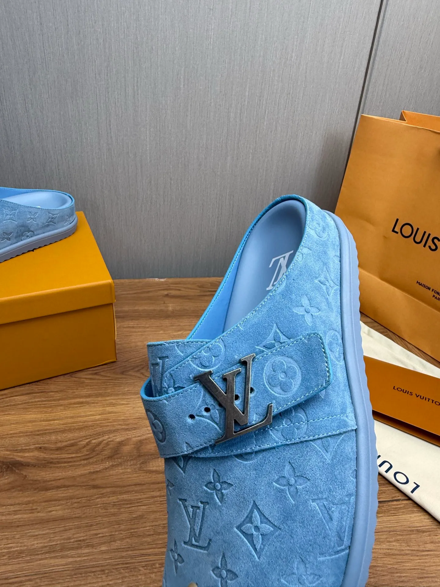Men's shoes 💰520💰 Lv. hot selling men's slippers 🔥 🩴Official website one to one production 38-45 sizes 45 46 🉑️Customized!
